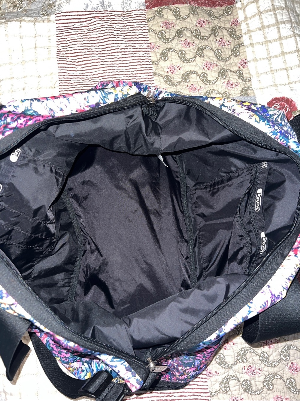 LeSportsac dakota medium deluxe overnight BAG purse - Picture 5 of 7
